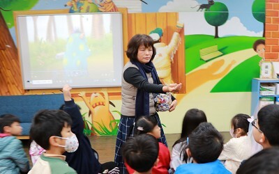 東寶國小一年級「愛的故事時間」圖片