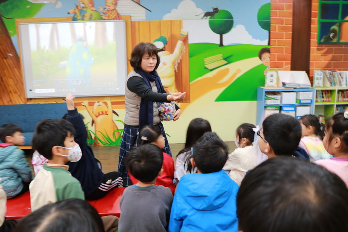 精彩繪本故事時間圖片