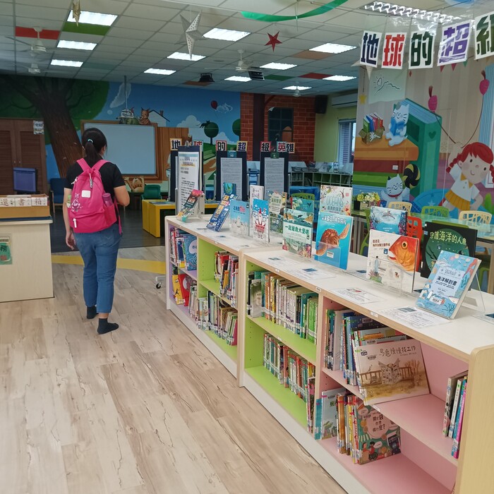 參觀主題書展&藝文展圖片