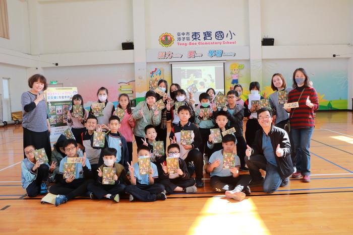 班級與王作家合影紀念圖片