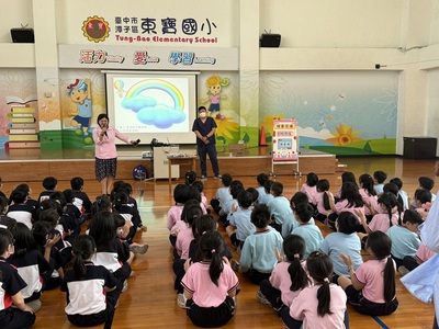 本週，學校邀請到新思維牙醫診所的張醫師，幫我們進行「健康促進—口腔衛生」宣導活動，讓二年級的小朋友一起學習如何保護牙齒，大家都覺得又有趣又重要！